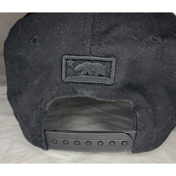 California Republic Snapback Red Black Top Level Men's Cap Adjustable Cali Bear - Picture 8 of 8